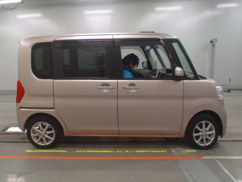 2014 Daihatsu Tanto LA600S[2]