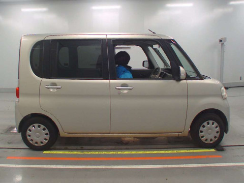 2010 Daihatsu Tanto L375S[2]