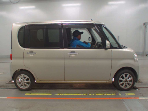 2010 Daihatsu Tanto L375S[2]