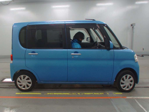 2013 Daihatsu Tanto L375S[2]