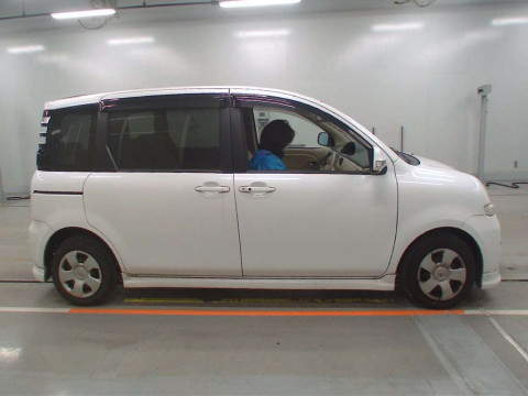 2008 Toyota Sienta NCP81G[2]