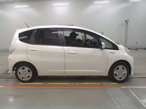 2012 Honda Fit Hybrid GP1[2]