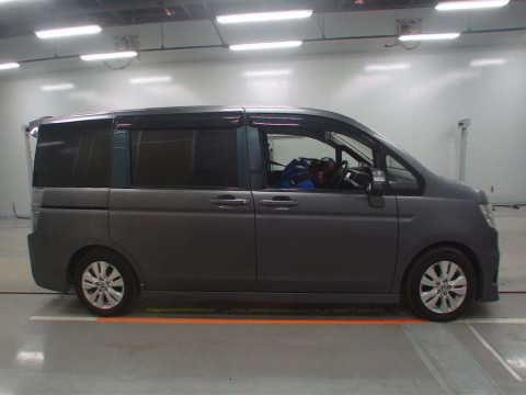 2010 Honda Step WGN Spada RK5[2]