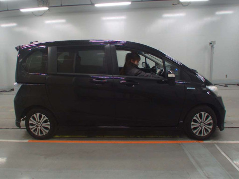 2011 Honda Freed hybrid GP3[2]