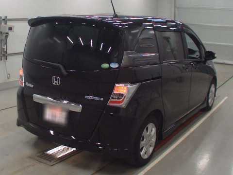 2012 Honda Freed spike hybrid GP3[1]