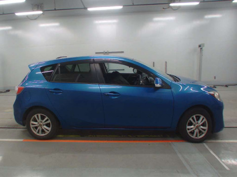 2012 Mazda Axela Sport BLFFW[2]