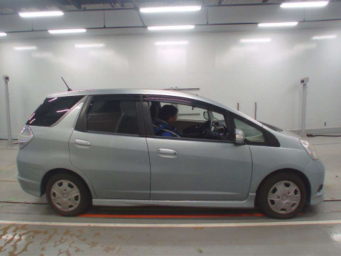 2012 Honda Fit Shuttle Hybrid GP2[2]