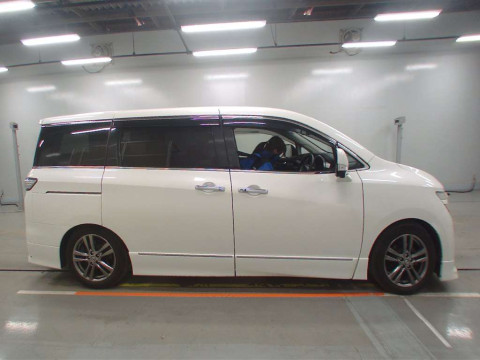 2012 Nissan Elgrand TE52[2]