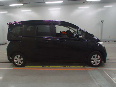 2015 Honda Freed GB3[2]