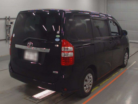 2013 Toyota Noah ZRR70G[1]