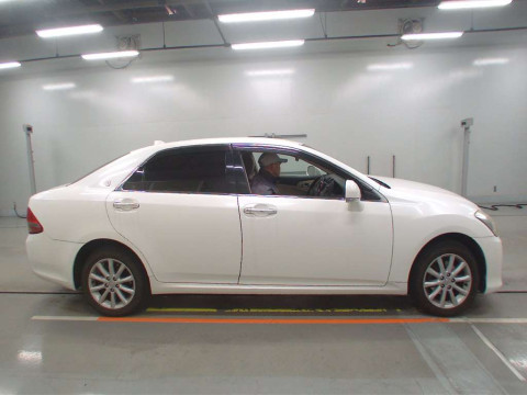 2009 Toyota Crown GRS200[2]