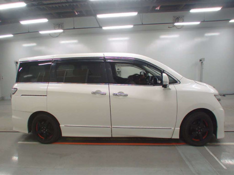 2013 Nissan Elgrand TE52[2]