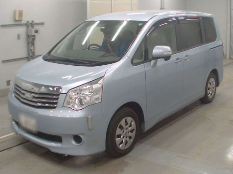 2010 Toyota Noah ZRR70G[0]