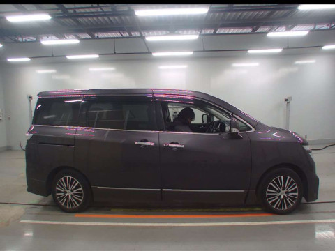 2014 Nissan Elgrand TE52[2]