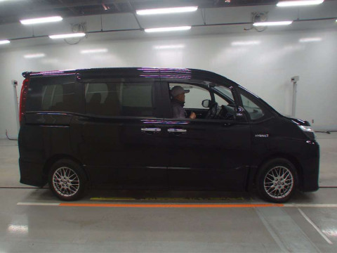 2016 Toyota Noah ZWR80W[2]