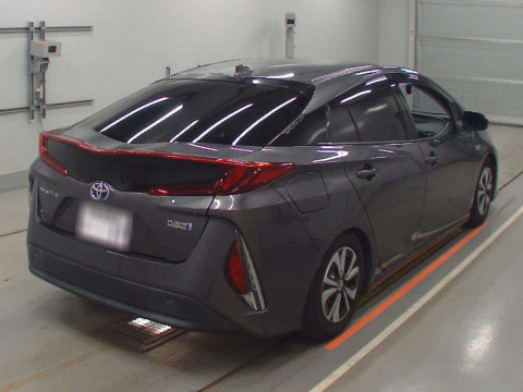 2017 Toyota Prius PHV ZVW52[1]