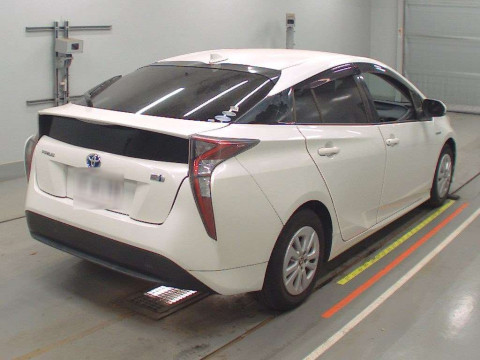 2016 Toyota Prius ZVW50[1]