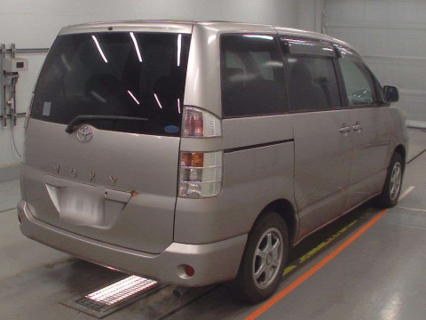 2003 Toyota Voxy AZR60G[1]