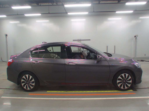 2016 Honda Accord Hybrid CR6[2]