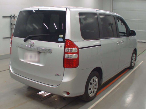 2012 Toyota Noah ZRR70G[1]