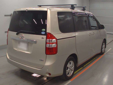 2012 Toyota Noah ZRR70G[1]