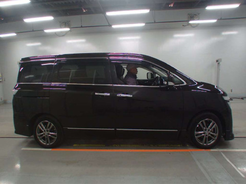 2013 Nissan Elgrand TE52[2]