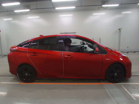 2016 Toyota Prius ZVW51[2]