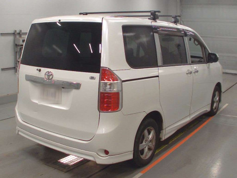 2010 Toyota Noah ZRR70G[1]