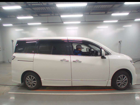 2014 Nissan Elgrand TE52[2]