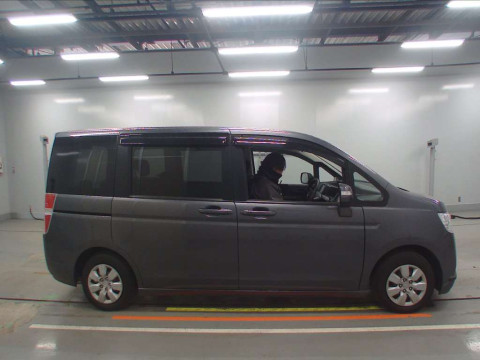 2011 Honda Step WGN RK1[2]