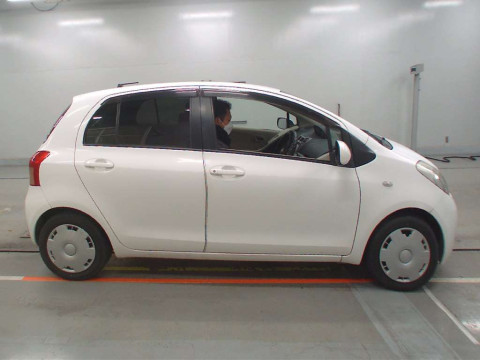 2007 Toyota Vitz SCP90[2]