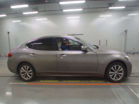 2011 Nissan Fuga Hybrid HY51[2]