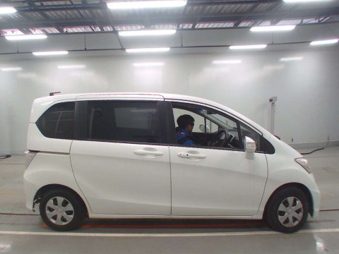 2014 Honda Freed GB3[2]