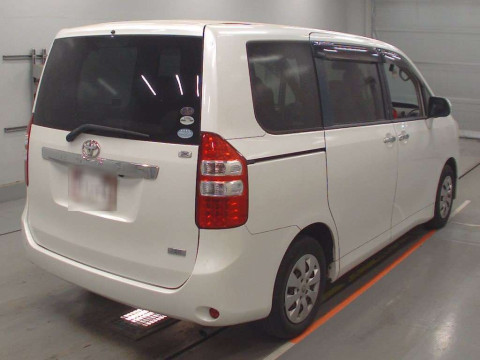 2011 Toyota Noah ZRR70G[1]