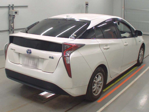 2017 Toyota Prius ZVW50[1]