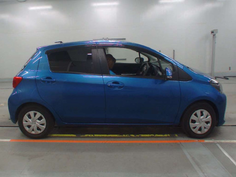 2014 Toyota Vitz NSP130[2]