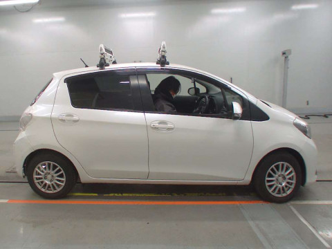 2014 Toyota Vitz NSP130[2]