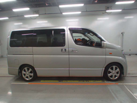 2004 Nissan Elgrand E51[2]