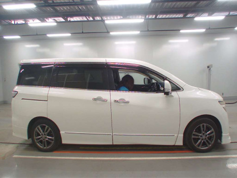 2012 Nissan Elgrand TE52[2]