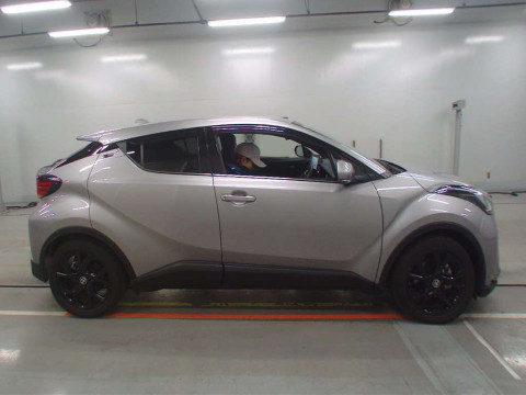 2021 Toyota C-HR ZYX11[2]