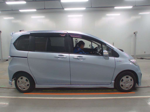 2014 Honda Freed hybrid GP3[2]