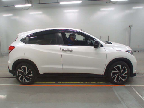 2017 Honda VEZEL RU1[2]