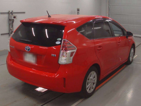 2016 Toyota Prius alpha ZVW41W[1]