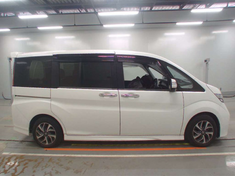 2016 Honda Step WGN Spada RP3[2]