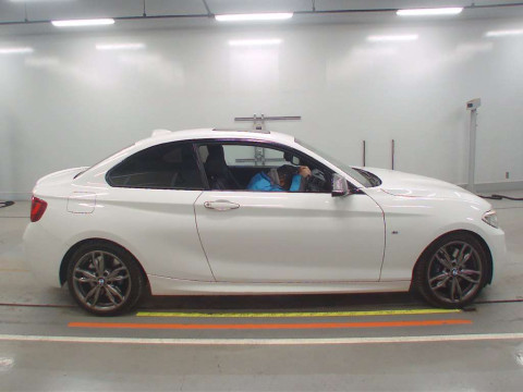 2014 BMW 2 Series 1J30[2]