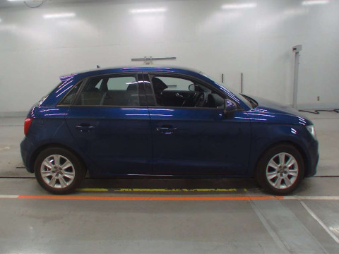 2012 Audi A1 Sportback 8XCAX[2]