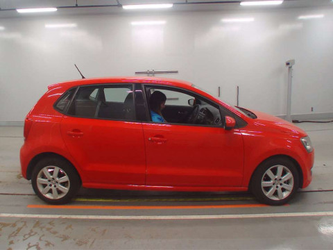 2012 Volkswagen Polo 6RCBZ[2]