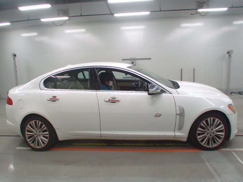 2011 Jaguar XF J05FA[2]