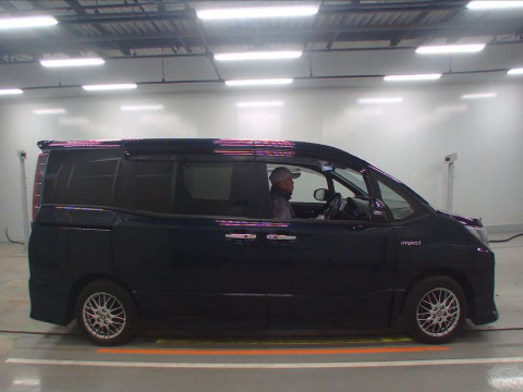 2019 Toyota Noah ZWR80W[2]