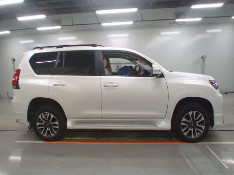 2023 Toyota Land Cruiser Prado TRJ150W[2]